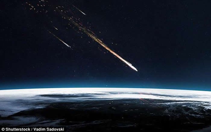 月球上潜在的生命很可能是由陨石带来的,类似于地球生命起源的一种理论。地球最早期生命证据来自蓝藻细菌化石,其历史可追溯至35-38亿年前。在这段时期内,太阳系内的