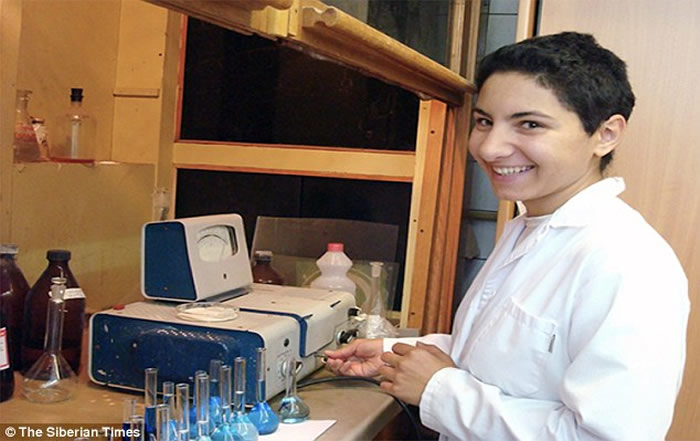 俄罗斯科学家成功让两只冰封沉睡42000年的线虫复活