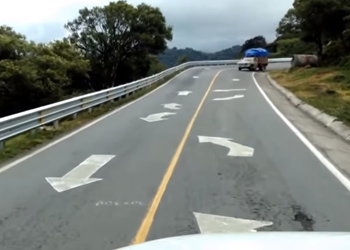 地面箭嘴要求切线时,稍不留神可能就会与对面来车迎头相撞。