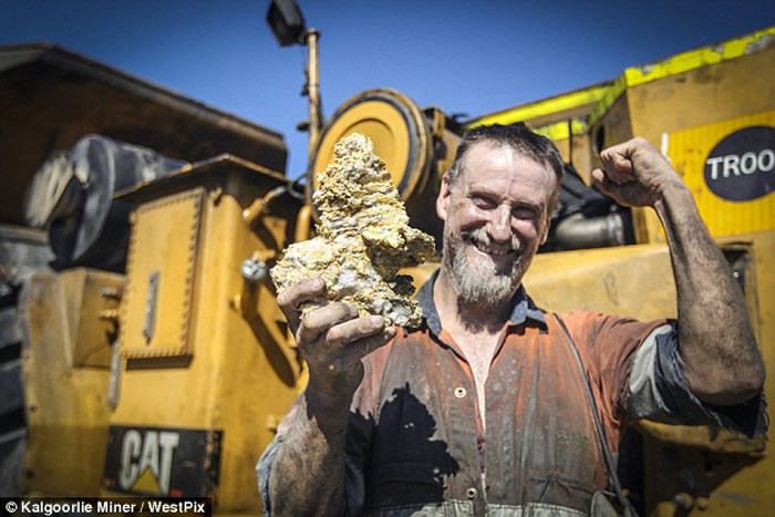 西澳大利亚小镇坎博尔达挖出罕见超大金矿