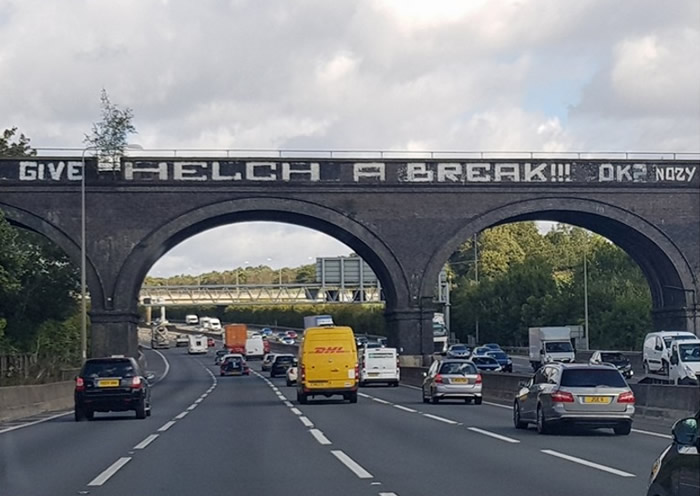 原先的文字被另一毫无意思的文字覆盖。