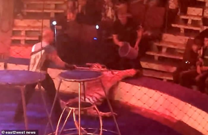 ˹Ϸϻڼε ѱʦǿܱˮ