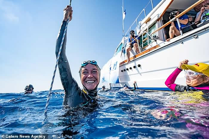 意大利自由潜水女选手祖西尼(Alessia Zecchini)一口气下潜107公尺突破极限再创世界纪录