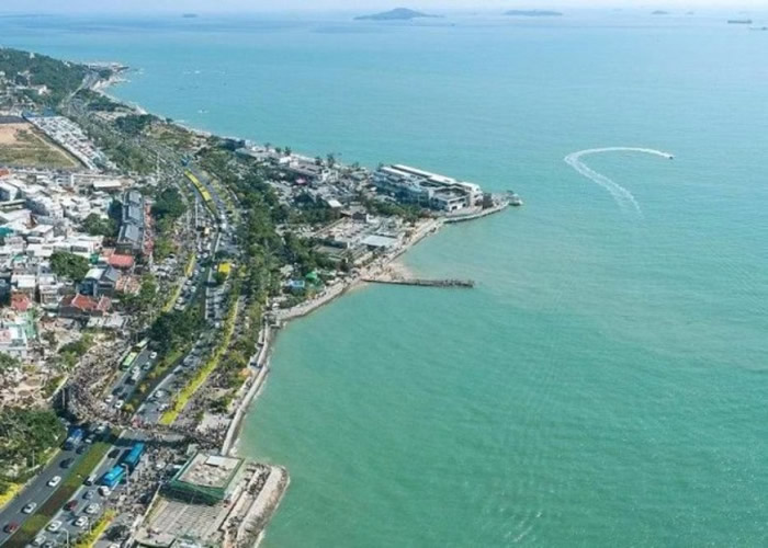 气候暖化导致海平面上升,淹没低洼地区。