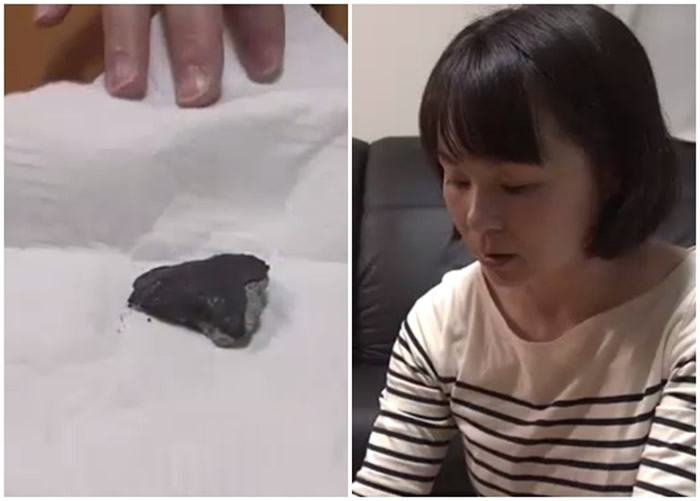 女住客向记者展示陨石。
