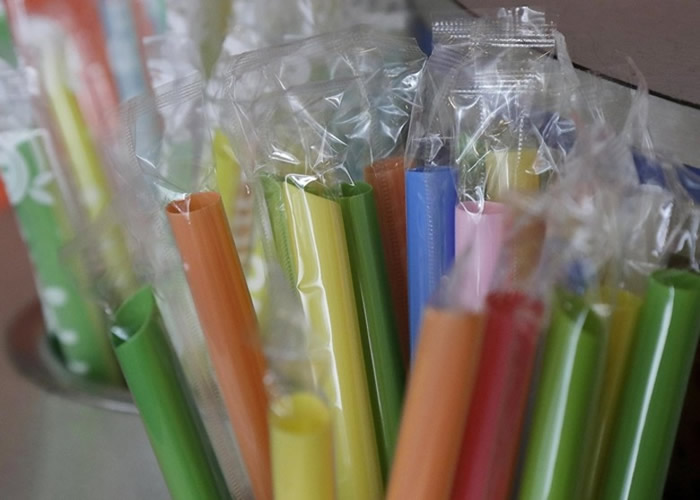 英国拟全面禁胶饮管。