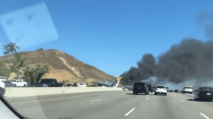 ��������һ��ӡ���ɴ�¾���ǵ�С�ͷɻ��ڸ��ٹ�·��׹��