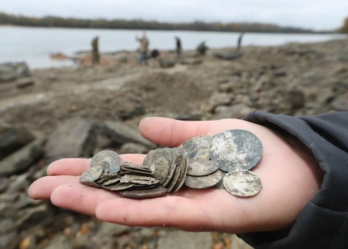 ������Ա���ֶ�öӲ�ҡ�