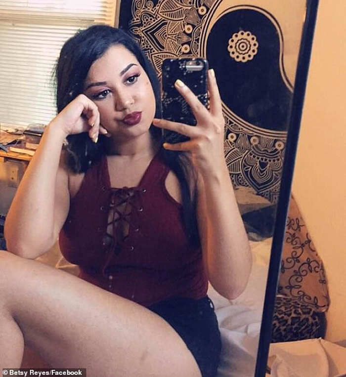 美国俄克拉何马州一只狡猾的狗会装成流浪狗骗途人买汉堡包喂它