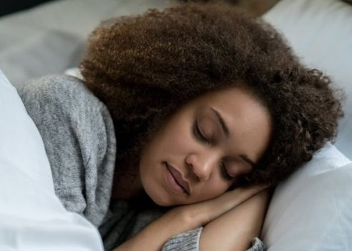 研究发现一些妇女的生理时钟促使她们早起,这种习惯会降低她们患乳癌的风险。