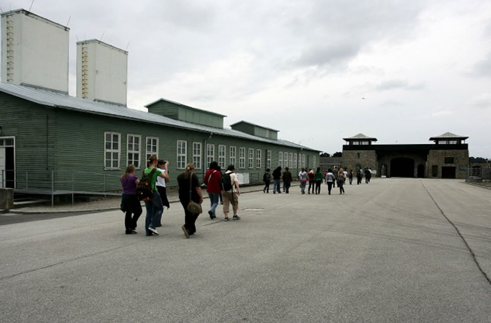 二战期间曾任奥地利毛特豪森集中营守卫 95岁老翁被控逾3.6万项协从谋杀罪