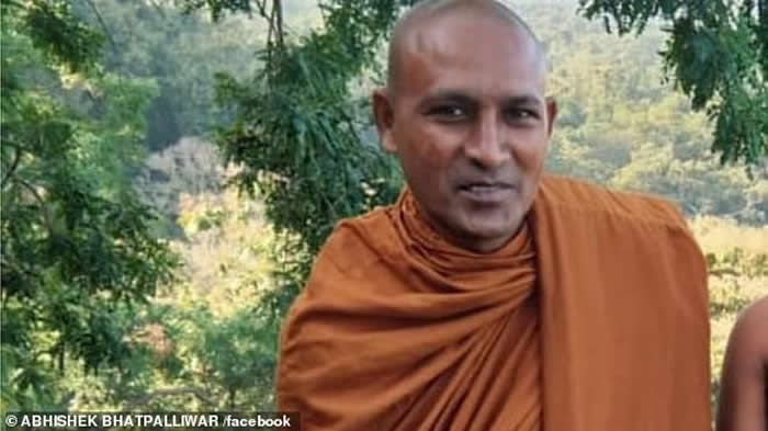 ӡ�ȷ��ɮ����ɭ��һ�����´���ڤ��ʱ�⻨��Ϯ������