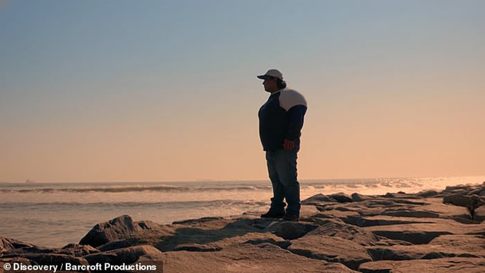 秘鲁渔夫深潜遇意外迅速上水 患“潜水员病”变大力水手