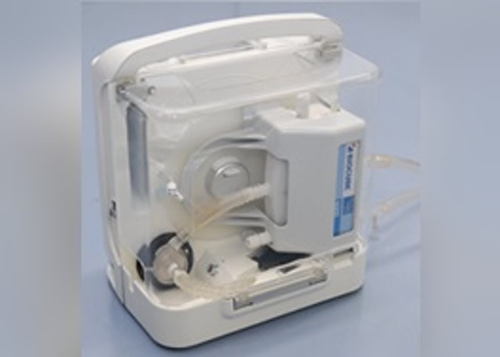 心肺辅助装置可放置在医疗直升机内。