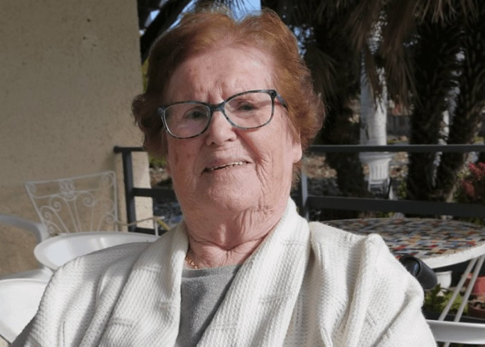 吉梅内斯(图)出于善意擅自修补该幅耶稣画像。