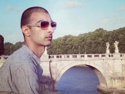 自称前世是外星人的英国灵媒Nicolas Aujula发