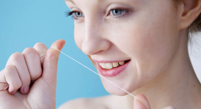 美国科学家得出结论:使用牙线可能对健康有害