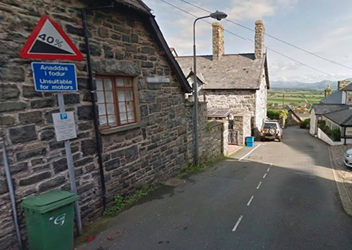 Ffordd Pen Llech看来斜度比较温和,但其实暗藏危险。