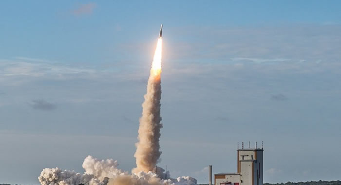 “阿丽亚娜5”型火箭携带2颗卫星从法属圭亚那航天发射中心成功发射