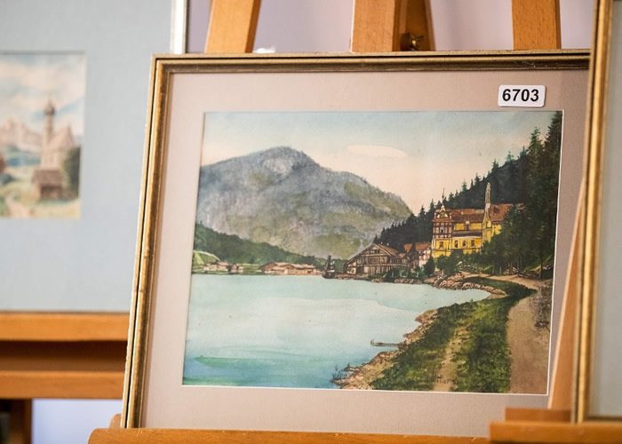 �׼���ߵ��������ɽ��ˮ�ķ羰����