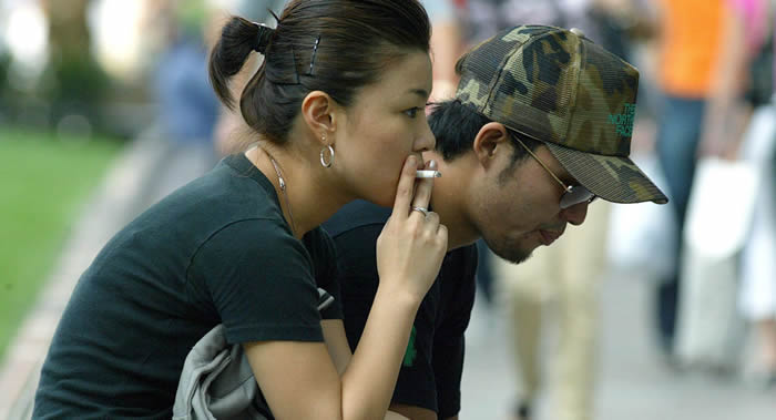 《精神病学研究杂志》:每天吸烟超过20支的烟民很明显会失去分辨颜色的能力