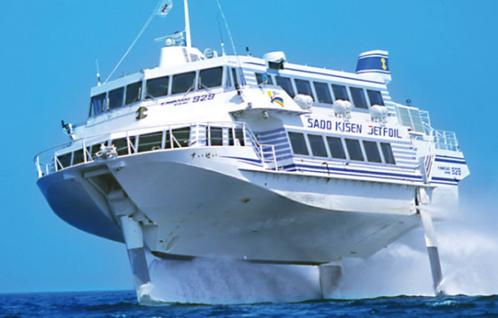 日本佐渡汽船公司喷射水翼高速船撞到不明海洋生物 87人受伤