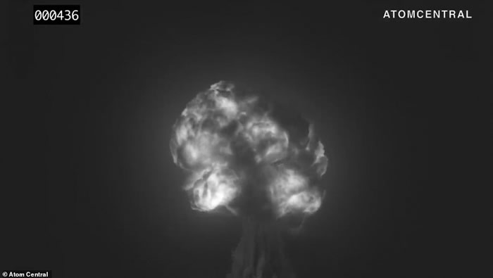 ���ϳ���1945��7��16��������ʷ���׿�ԭ�ӵ���ը�޸�����Ƶ ���š���λһ�塱