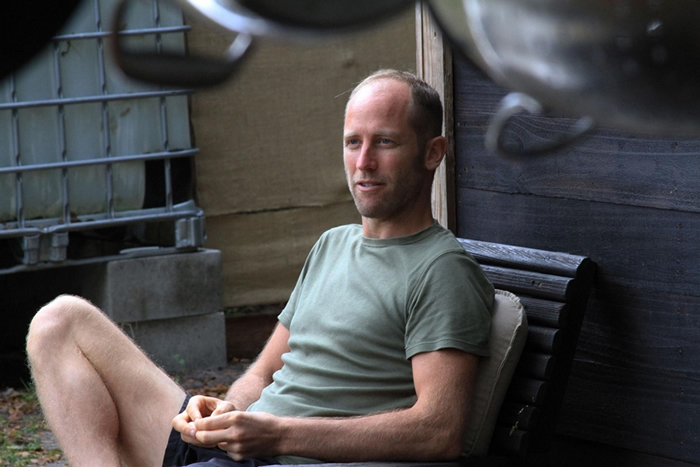 �޲��� ���ַѶ������ڽ���һ��ʵ�飬ʵ�����ݰ���ס�ڱ��˼Һ�Ժ��С�������Ҫ�Լ��ɼ�ʳ� ��Ӱ��JASON SCHMITT