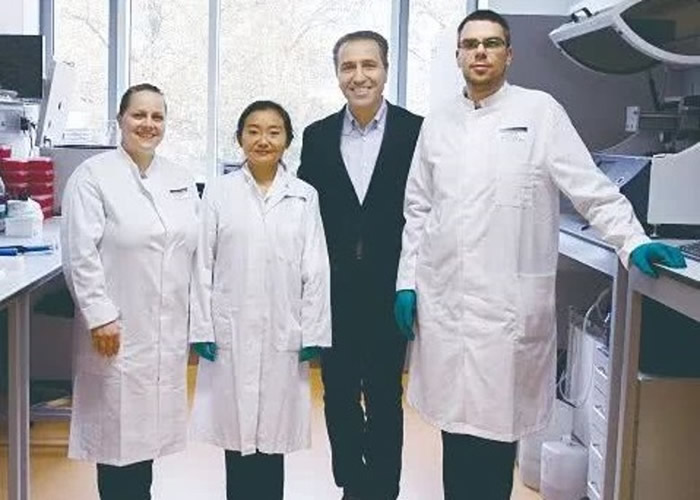 杨蓉西(左二)与其海德堡大学研究团队。