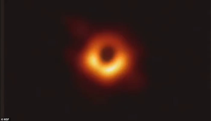 专题:“事件视界望远镜”(EHT)今日曝光人类历史上第一张黑洞照片