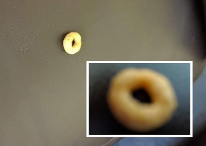 网民发挥创意,把谷物早餐脆片加上独特的拍摄技巧,成功“还原”黑洞。