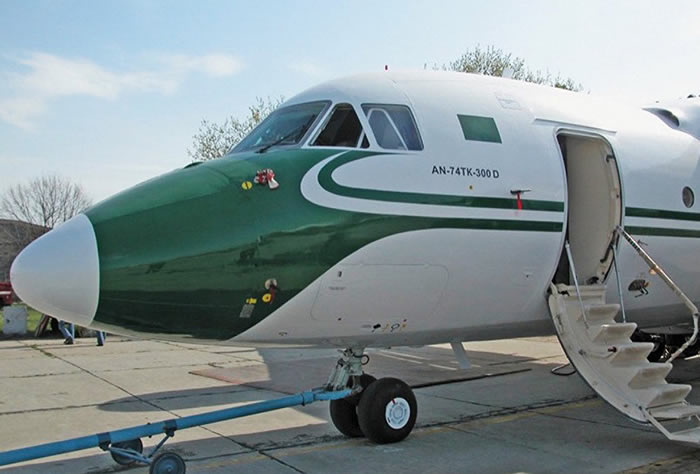 敖德萨机场发现利比亚前领导人穆阿迈尔•卡扎菲的专机:An-74TK-300D飞机