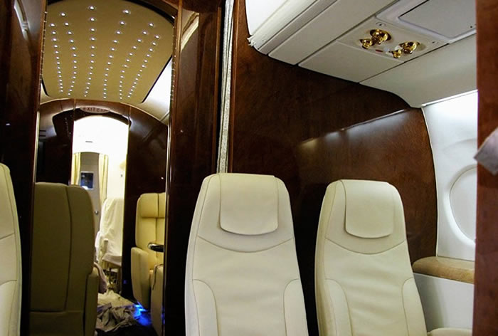 敖德萨机场发现利比亚前领导人穆阿迈尔•卡扎菲的专机:An-74TK-300D飞机