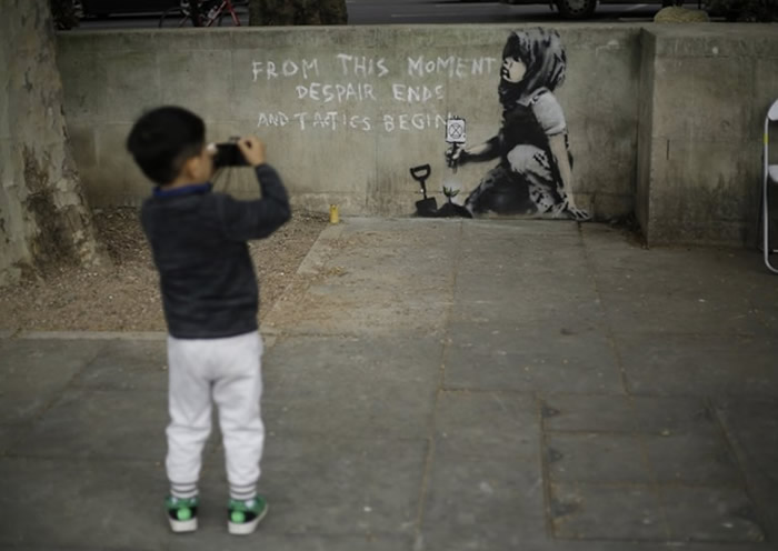 不少途人前来拍照。