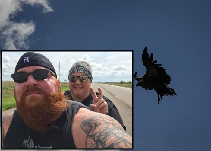 ��������˹�����Ӽ�ʻ����Ħ�г�ʱ��ͺӥϮ�� ����·�߷�˫˫����