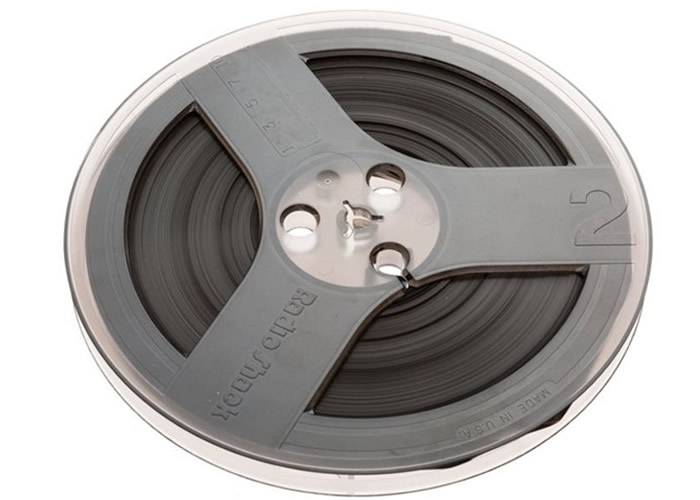 录音最初以黑胶唱片录制,后再以磁带转录。