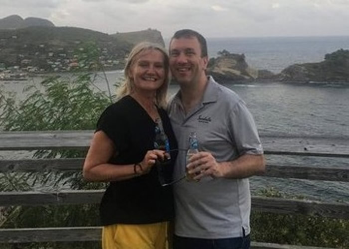 比德古特(左)和艾格顿(右)正式宣布订婚。