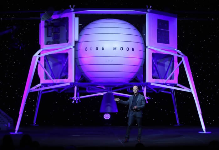 蓝色起源(Blue Origin)开发的第一款登月机器,取名为蓝色月亮(Blue Moon)。