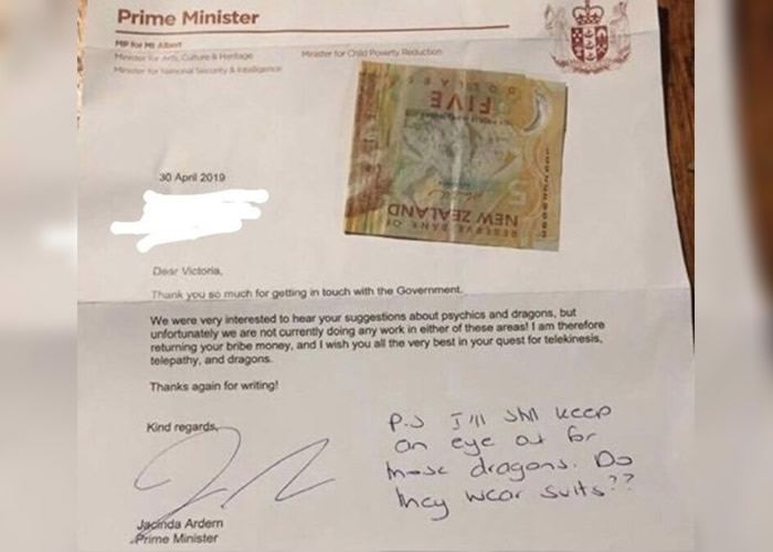 新西兰小女孩为当驯龙师寄5元“贿赂”总理 获回信