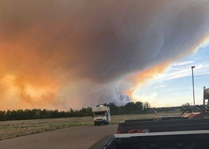 加拿大艾伯塔省山火连烧10日 焚毁范围相当于2个香港的土地面积