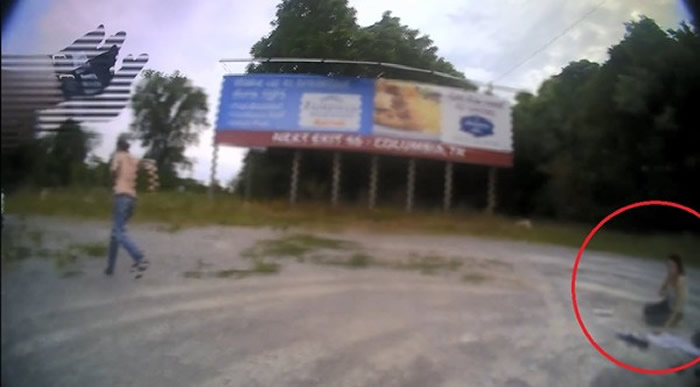 ������������Ұ��һ����Ů����ʱ��֪��β���������� ���췢�ִ󺰺���������Ů�Ѽ���