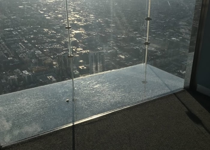 ����֥�Ӹ���߽���������˹���ã�Willis Tower���۾�̨����ͻȻ�����Ż��ο�