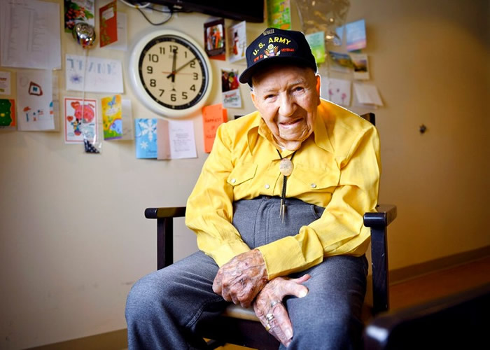 美国百岁老兵人瑞弗雷尔(John Frey)庆祝101岁生日 收到生日卡超过5000张