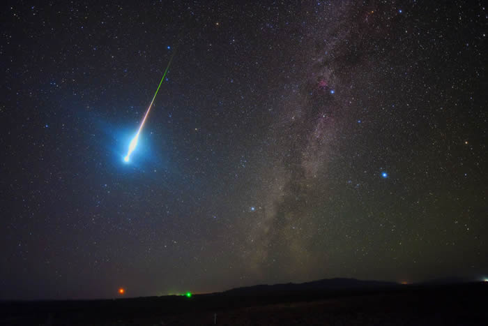 �й���ӰʦTang Zhengye ����ƷThe Perseid Fireball© ��Ƭ: ZHENGYE TANG /INSIGHT ASTRON