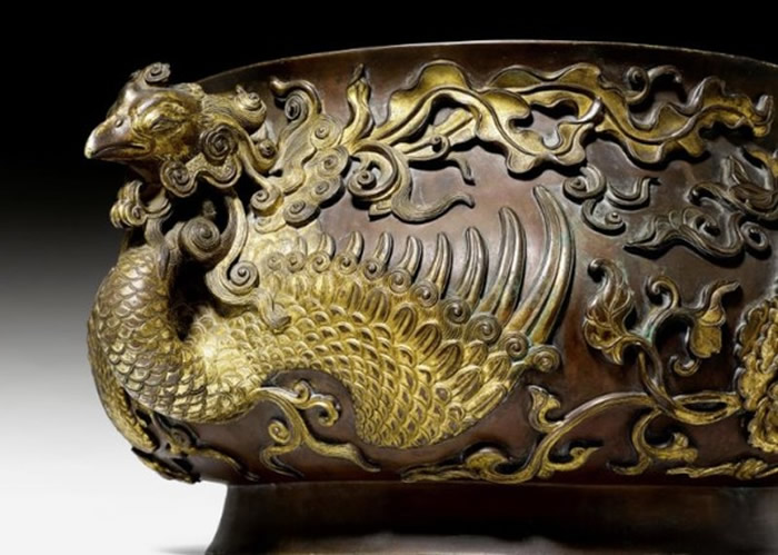 瑞士家庭装网球的旧铜钵原来是珍贵的清朝宫廷御用“牡丹凤凰”鎏金宣德炉