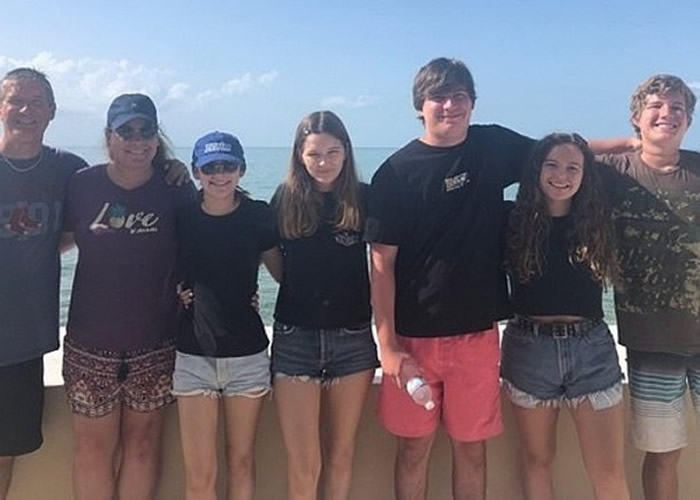 �ֵ������У�����ĸ�������ڰ͹������С�