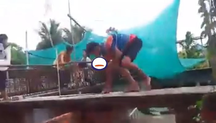 ����կ������2��Ůͯ�������ʳ ������������������ؽ���ʬ��