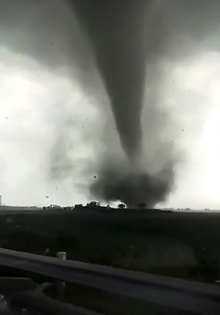 辽宁铁岭开原市龙卷风吹袭犹如世界末日 民众称百年不遇