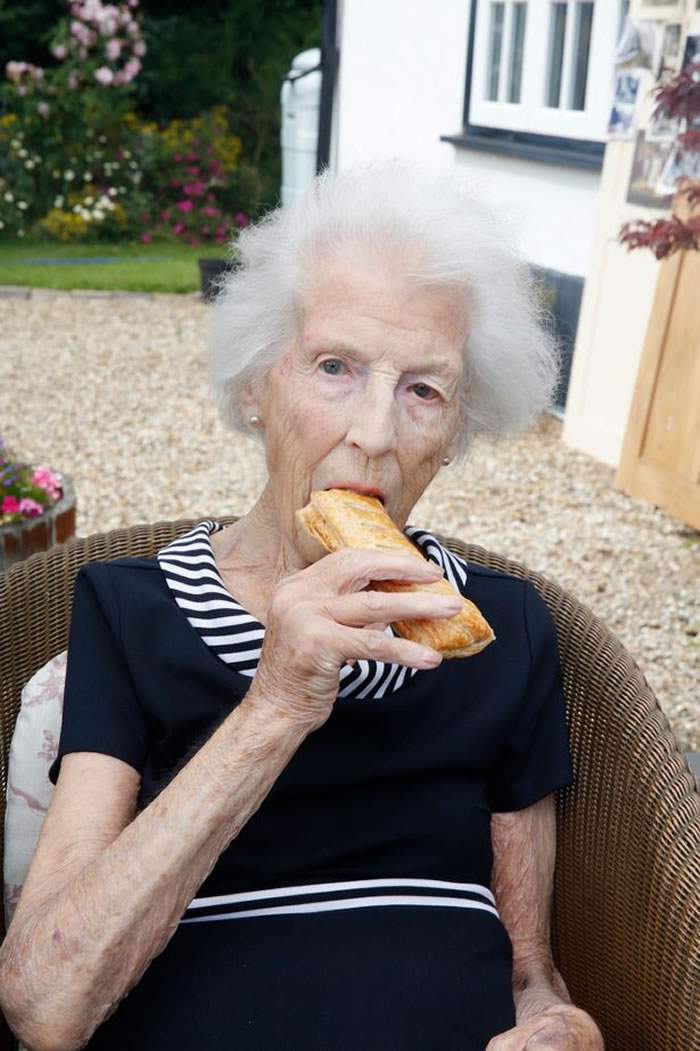 Ӣ��������˹��˹̹˹�ص��а������˳�Ҫ��лһ���ˡ����ȹ�