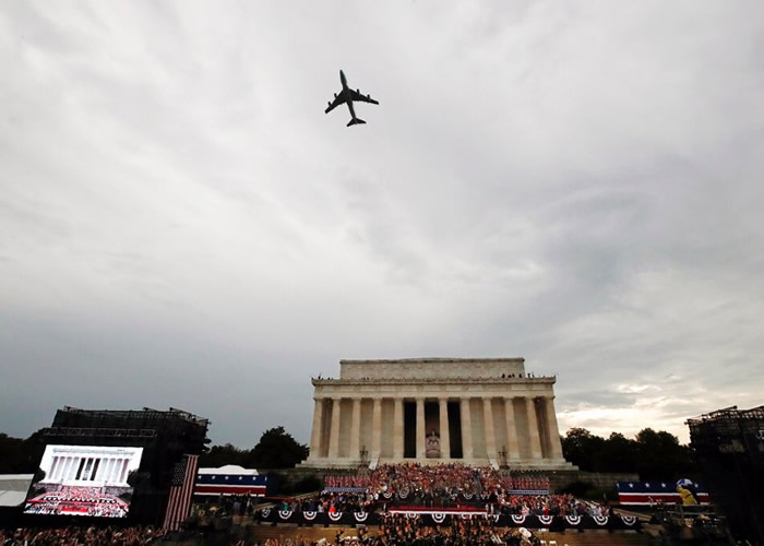 7月4日美国独立日阅兵 特朗普颂扬美利坚无所不能